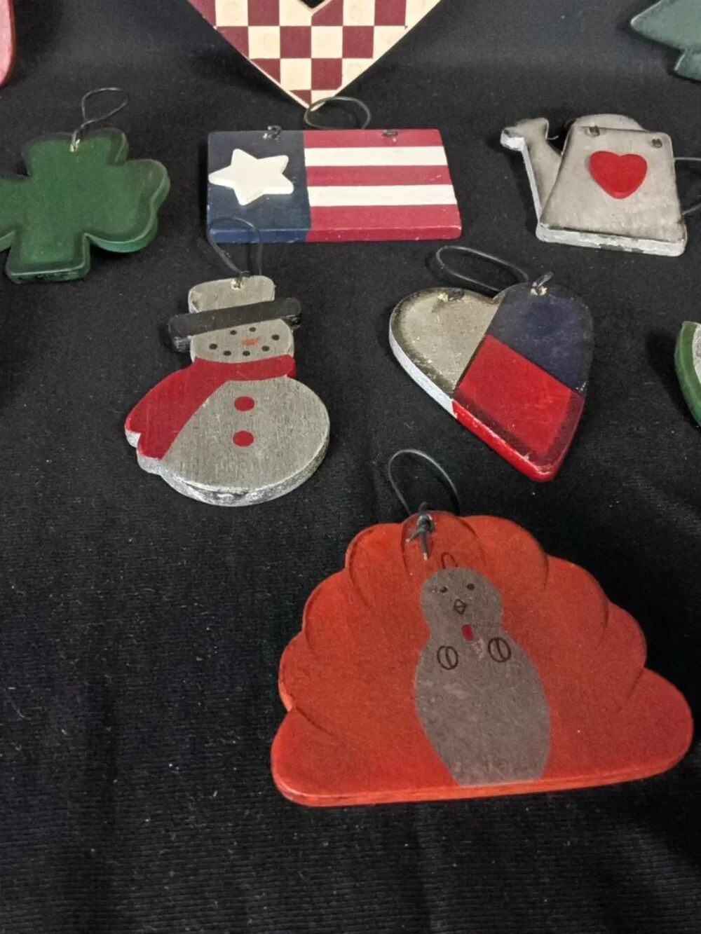 Cobble Creek Seasonal Heart Plaque 12 Interchangeable Wooden Icons Primitive